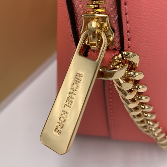 MICHAEL KORS
Jet Set Travel Medium Logo Dome Crossbody Grapefruit MULTI … - Picture 13 of 15